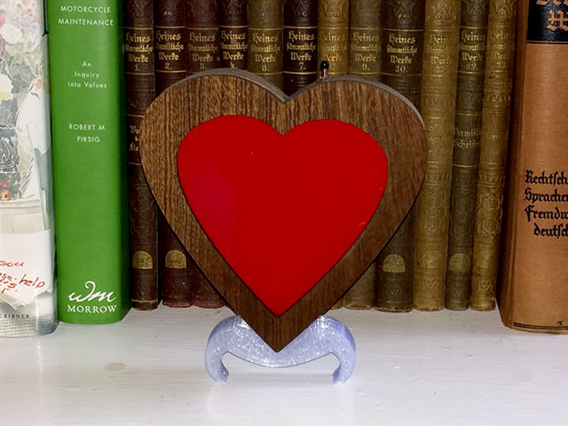 Final result with 3D printed stand